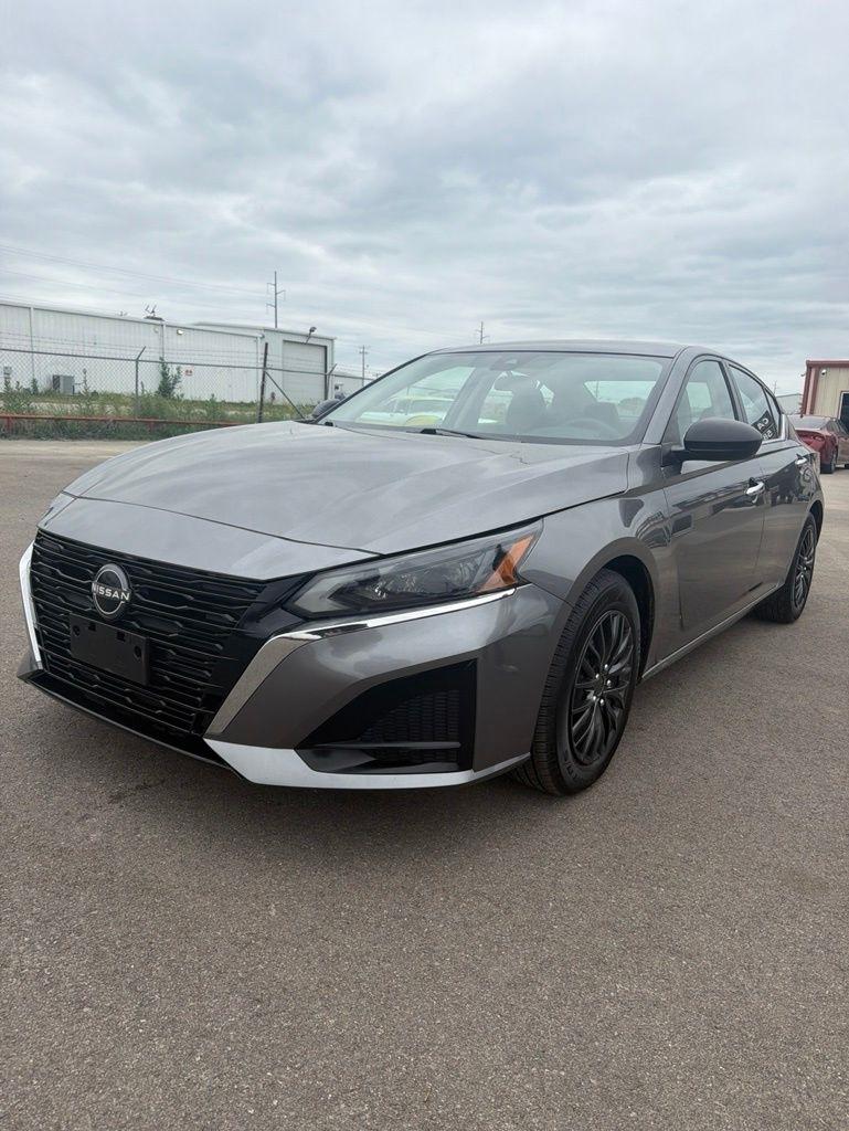 Nissan Altima  2024