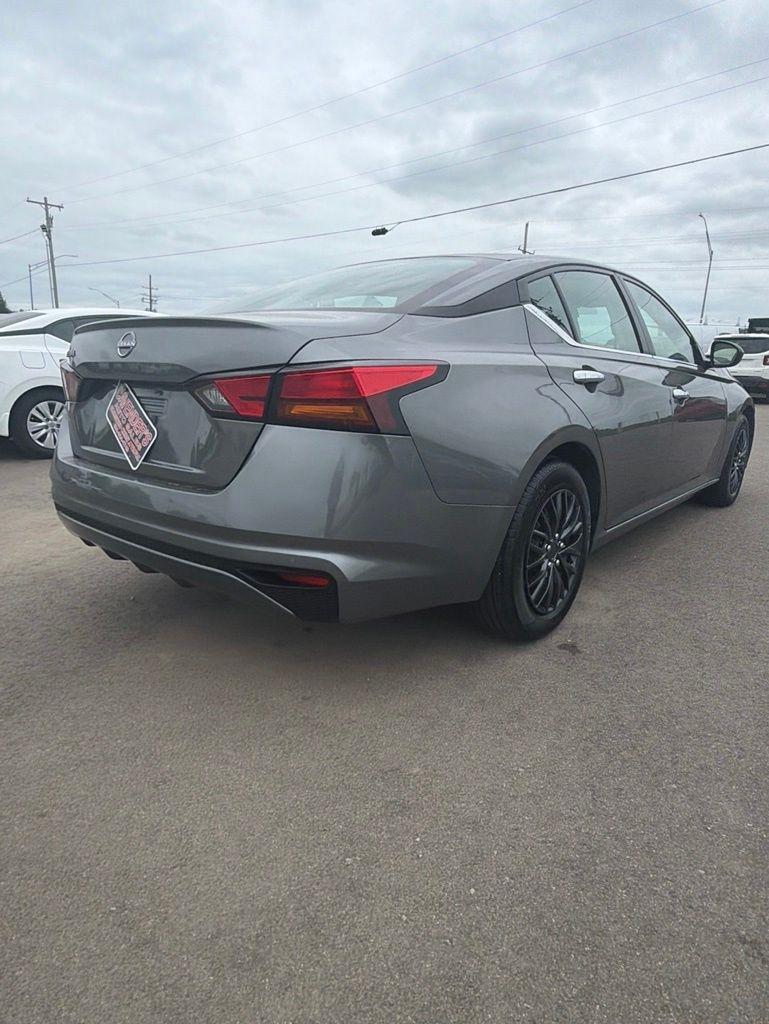 Nissan Altima  2024