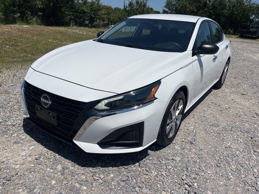 Nissan Altima  2024