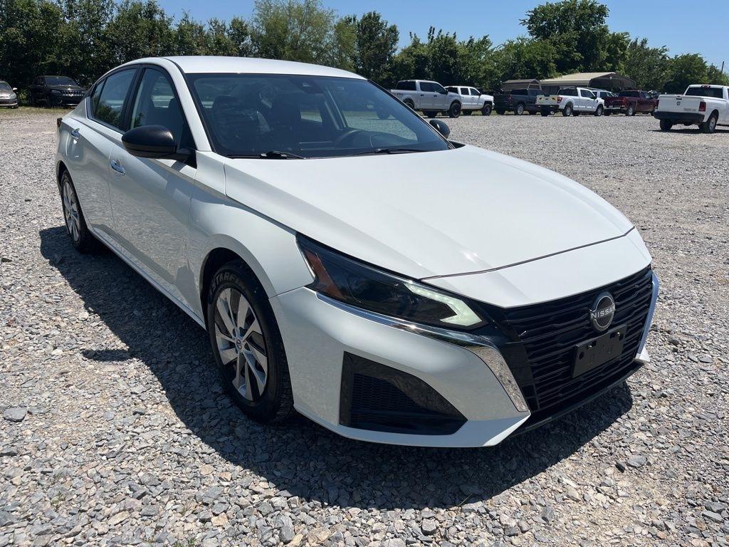 Nissan Altima  2024