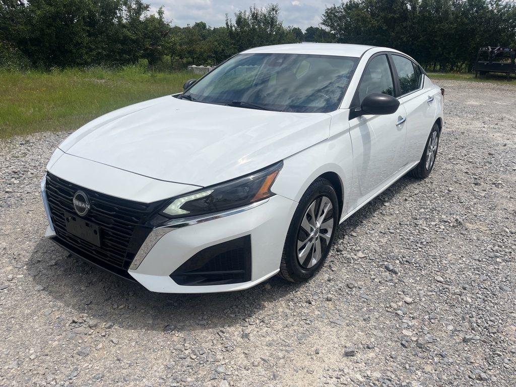 Nissan Altima  2024