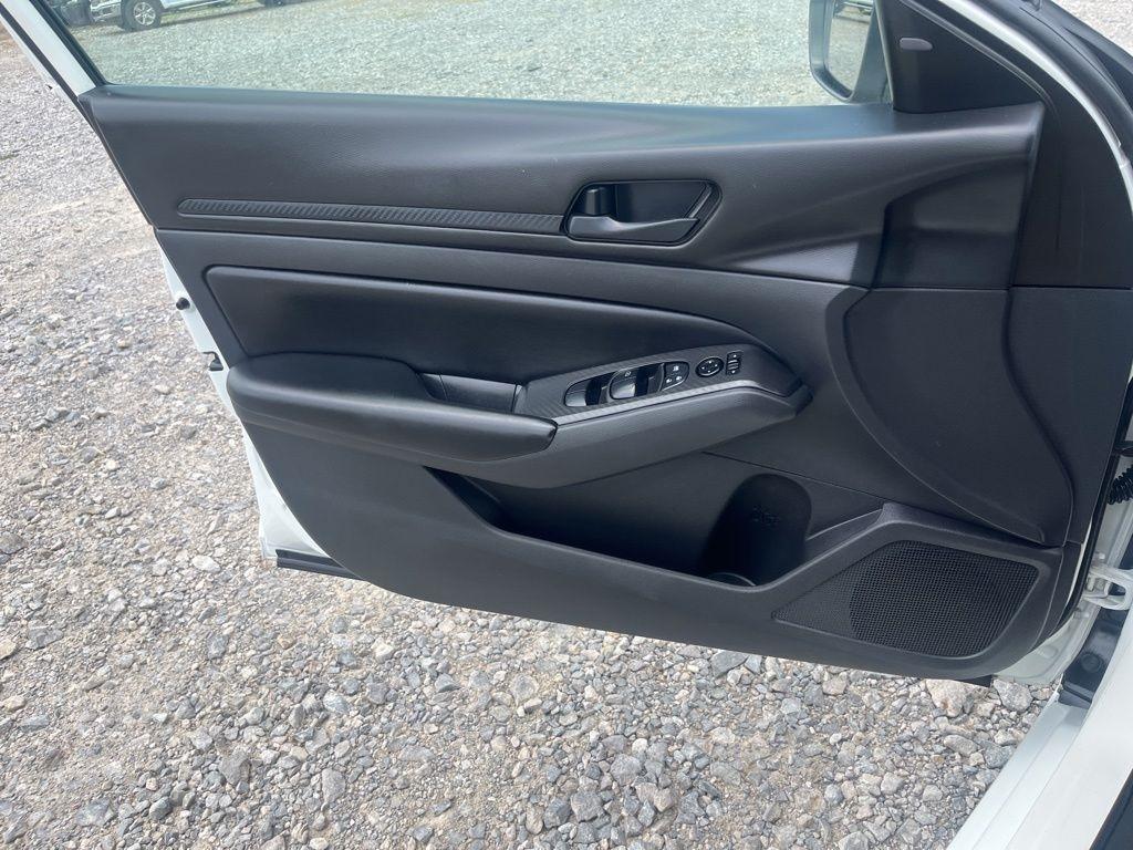 Nissan Altima  2024
