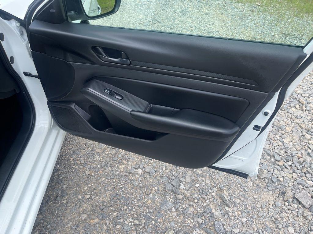 Nissan Altima  2024
