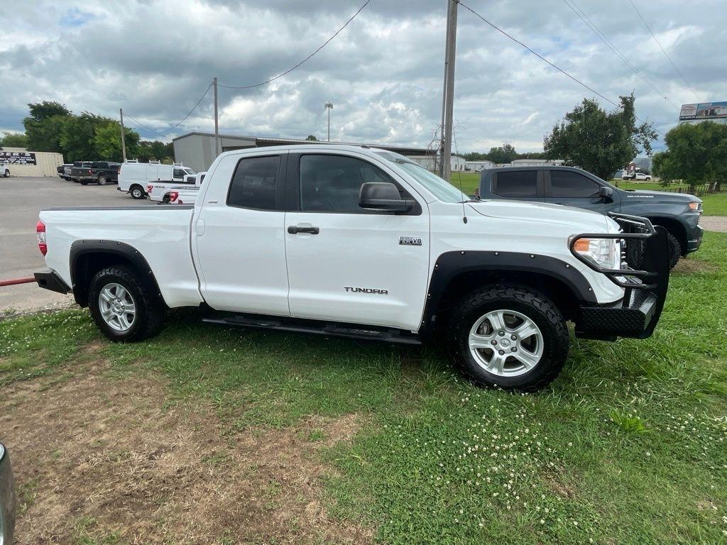 Toyota Tundra  2016