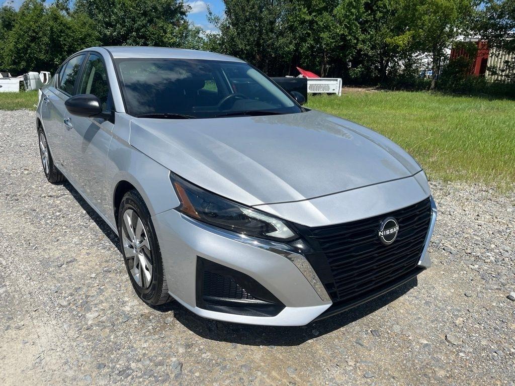 Nissan Altima  2024