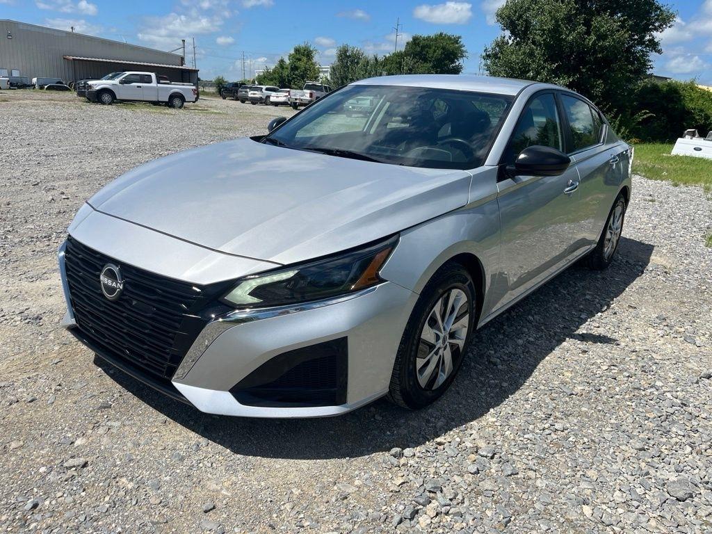 Nissan Altima  2024