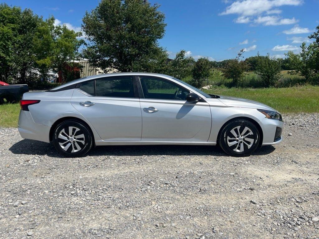 Nissan Altima  2024