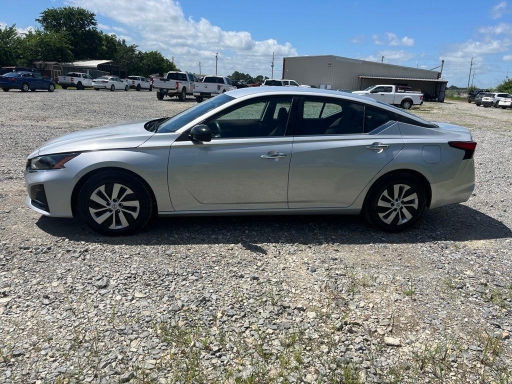 Nissan Altima  2024