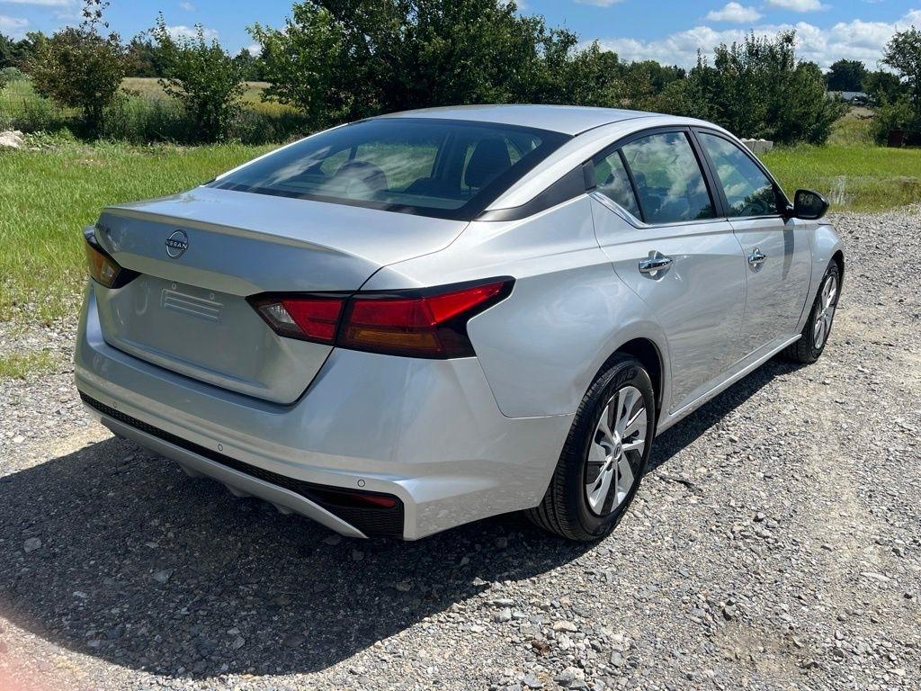 Nissan Altima  2024