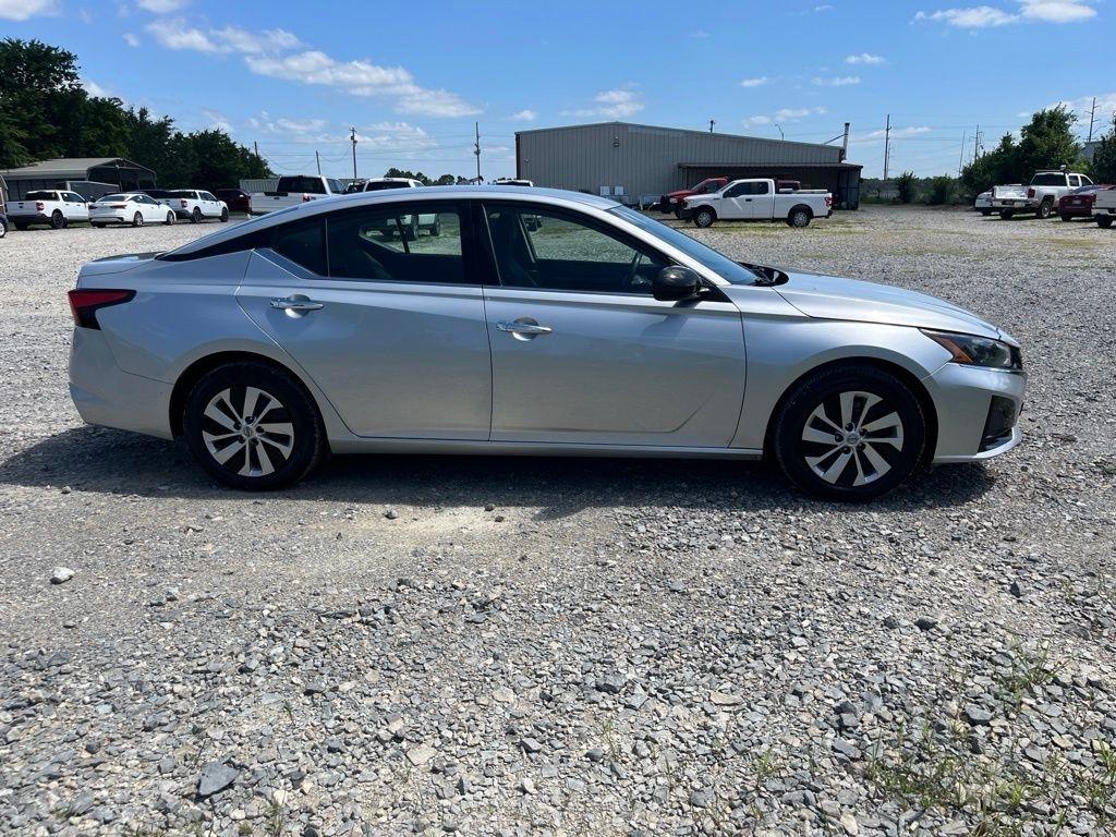 Nissan Altima  2024