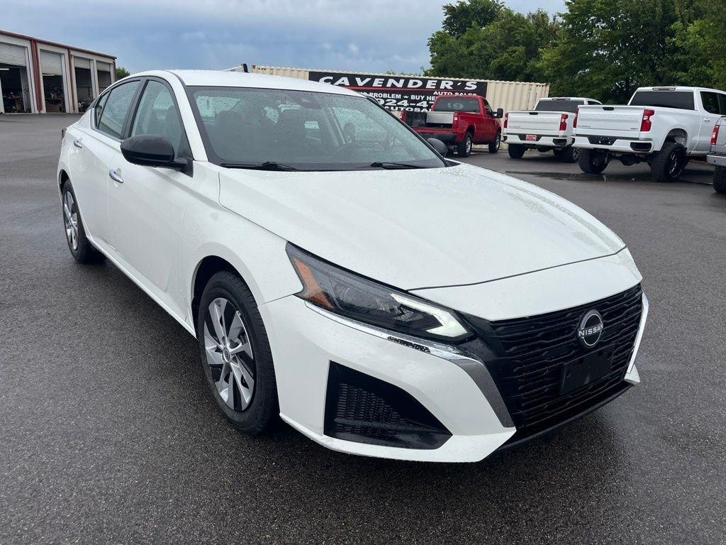 Nissan Altima  2024