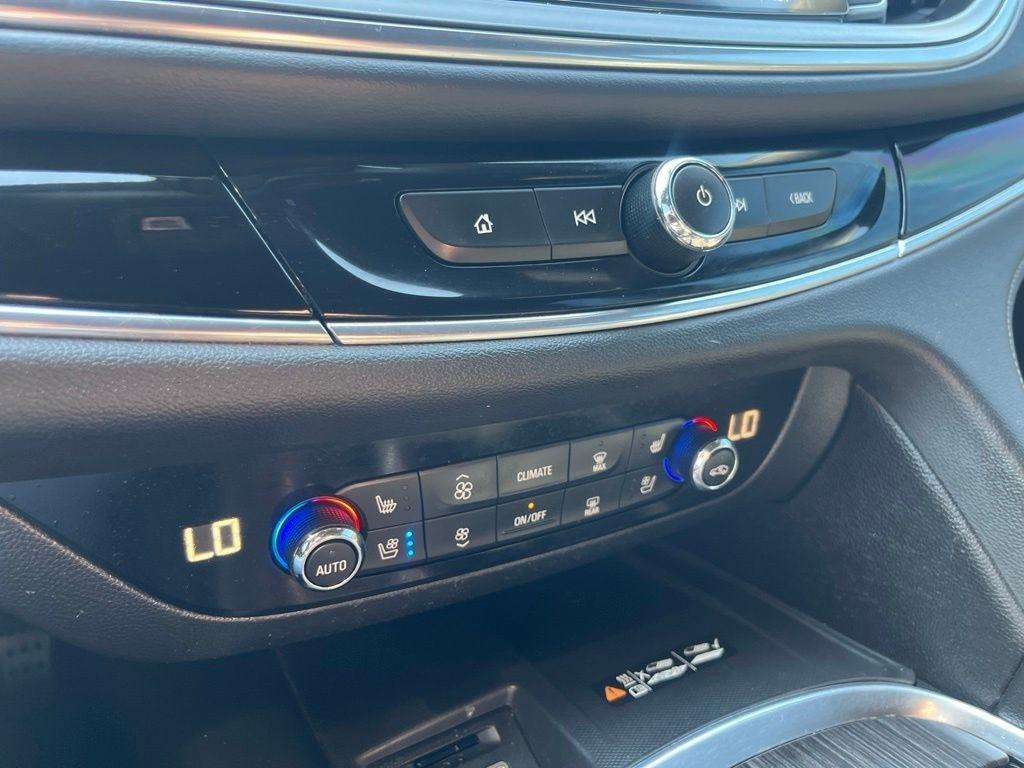 Buick Enclave  2023