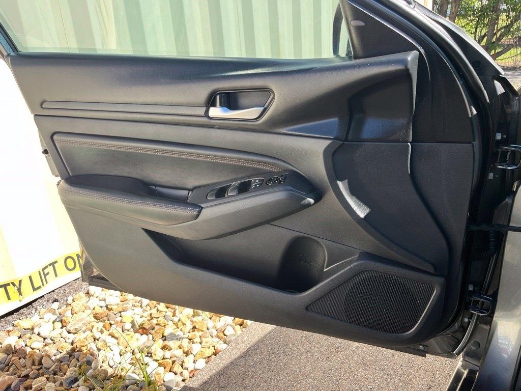 Nissan Altima  2021