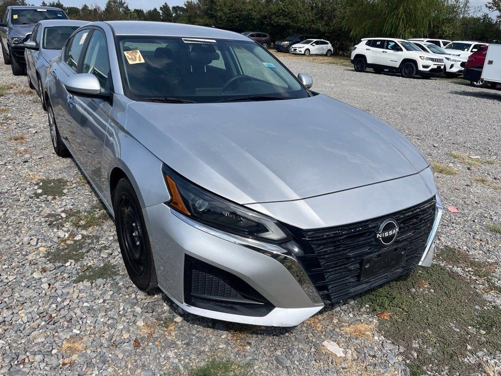 Nissan Altima  2023