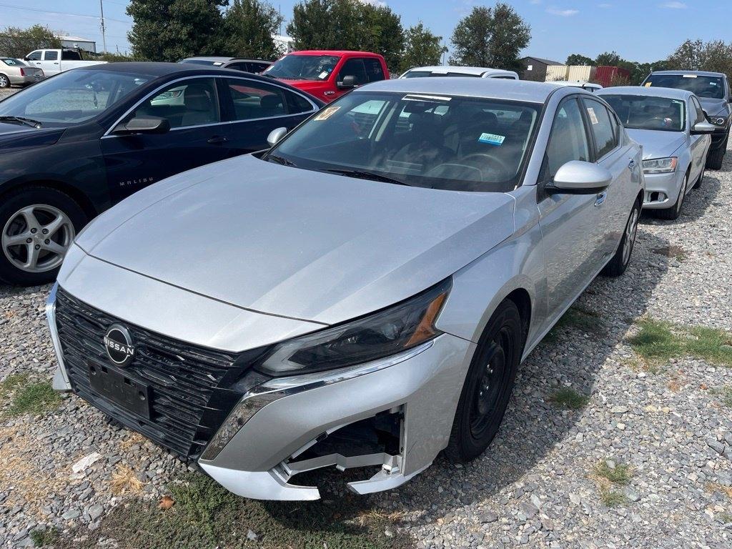 Nissan Altima  2023