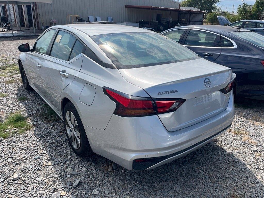 Nissan Altima  2023