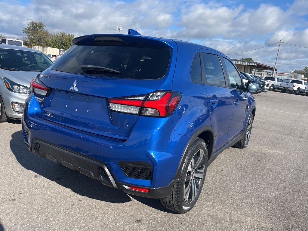 Mitsubishi Outlander Sport  2021