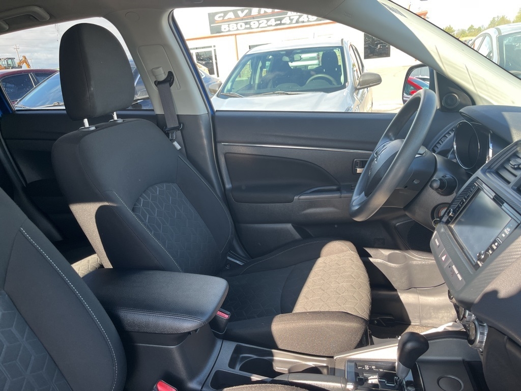 Mitsubishi Outlander Sport  2021