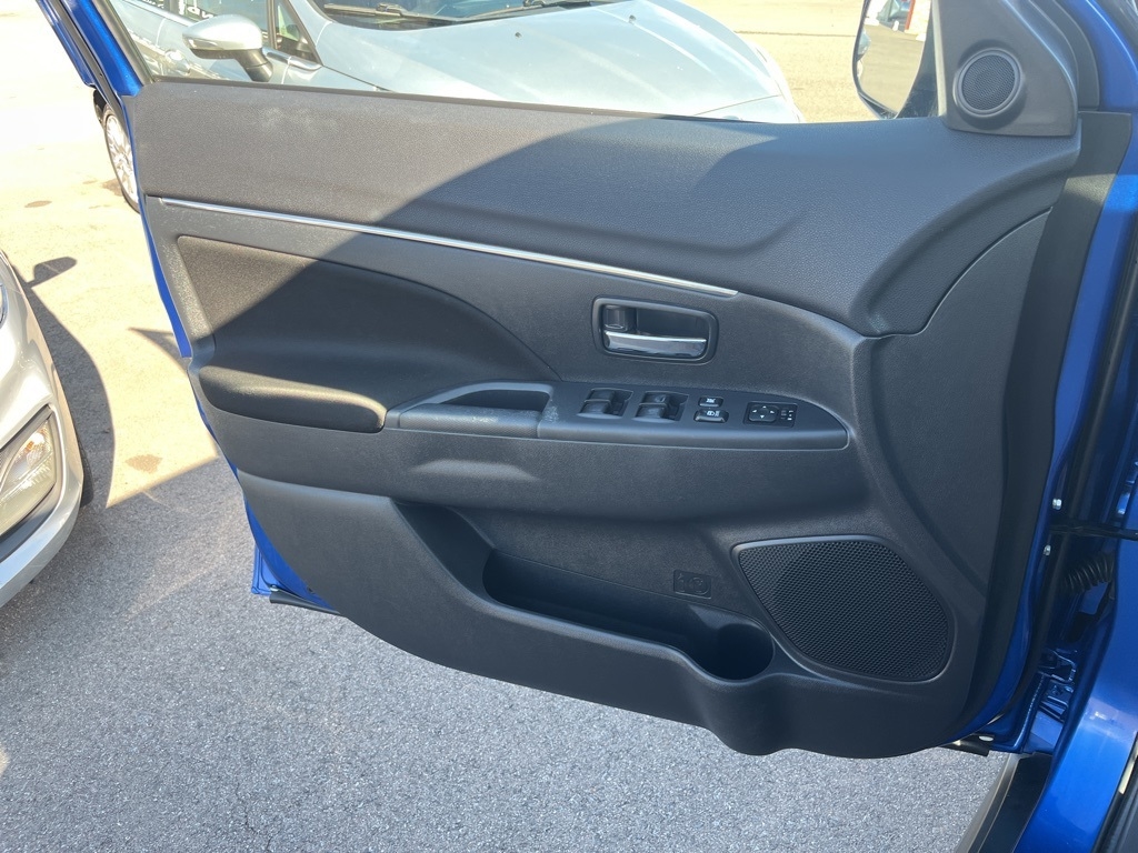 Mitsubishi Outlander Sport  2021