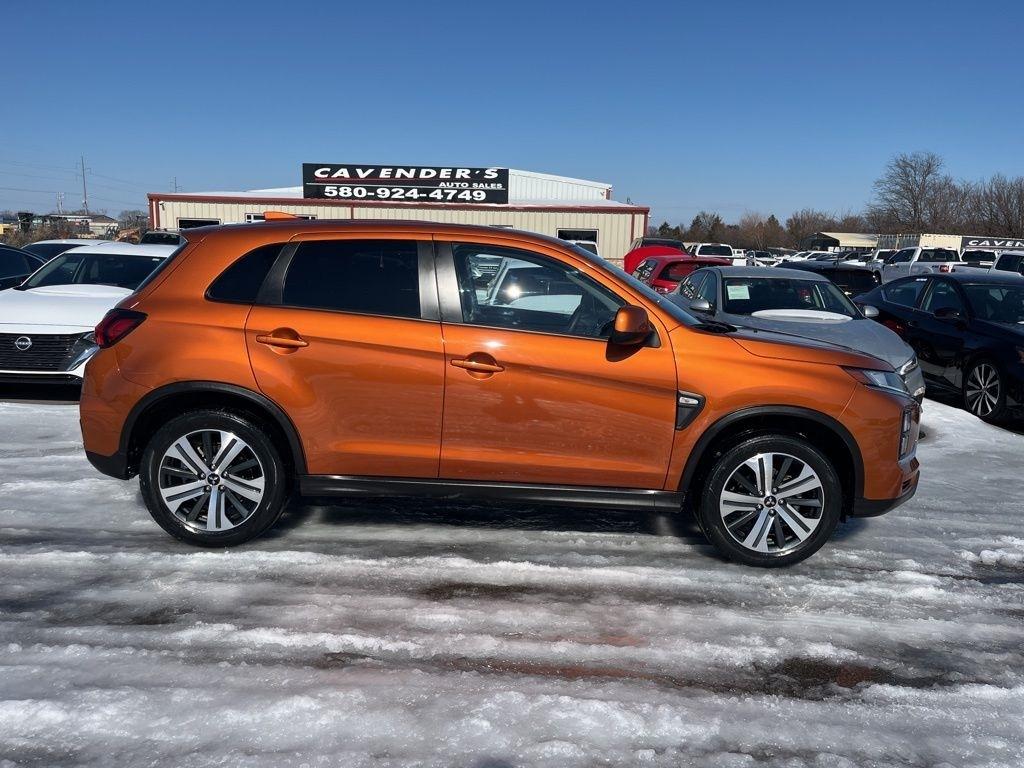 Mitsubishi Outlander Sport  2024