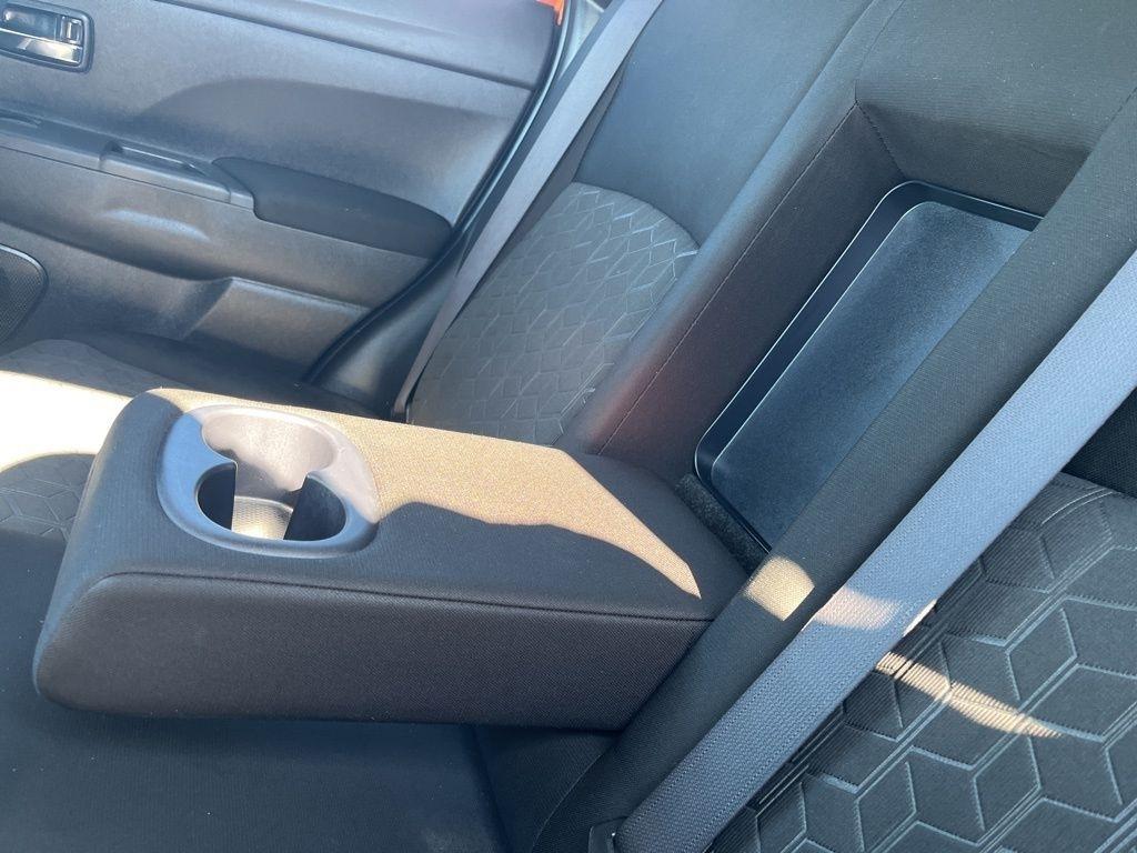 Mitsubishi Outlander Sport  2024