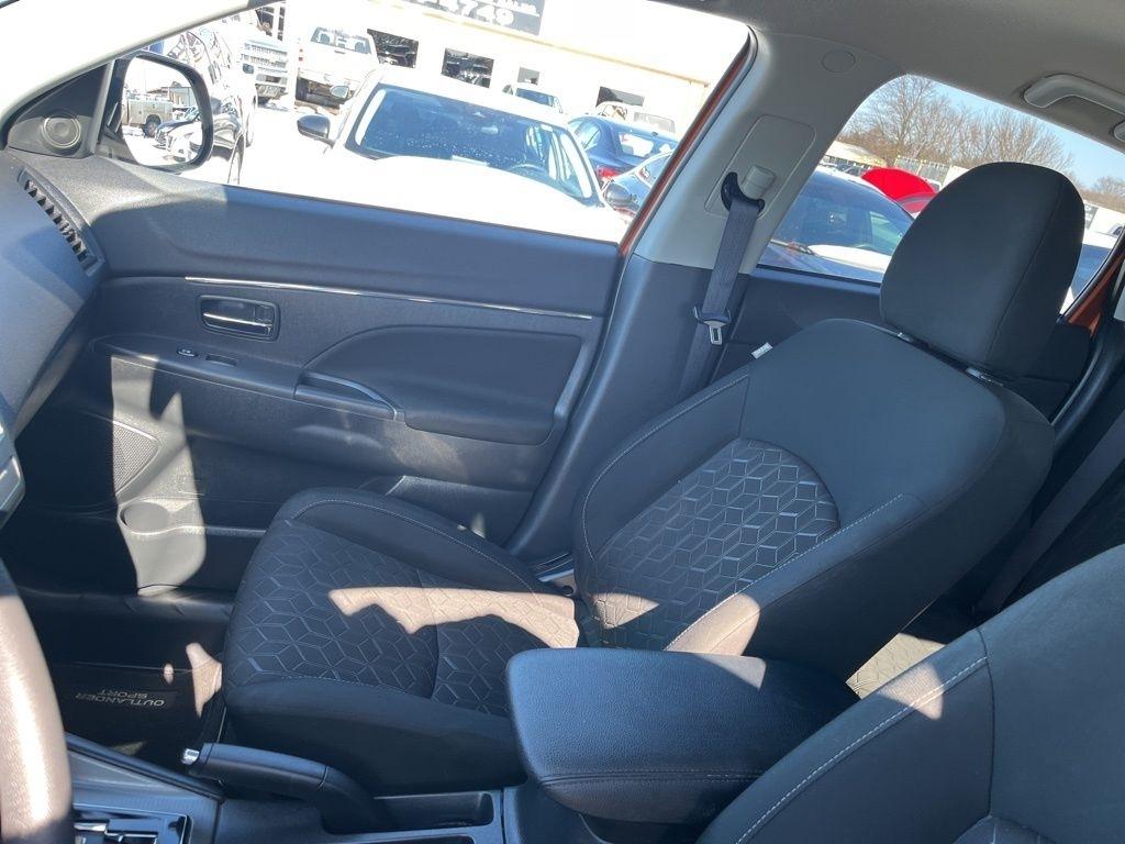 Mitsubishi Outlander Sport  2024