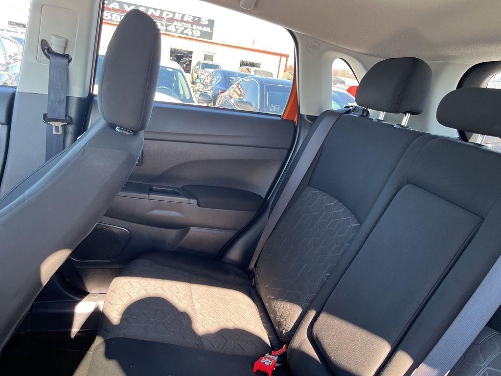 Mitsubishi Outlander Sport  2024