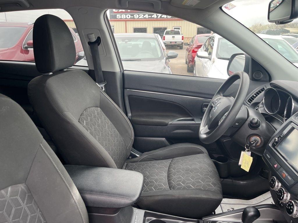 Mitsubishi Outlander Sport  2023