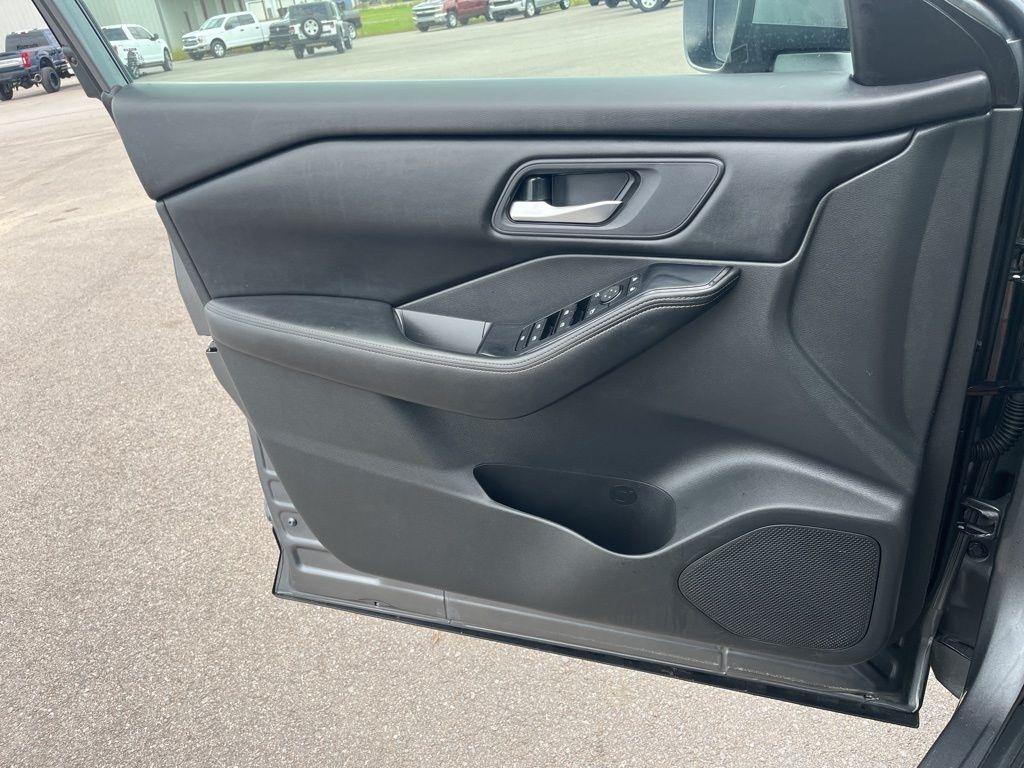 Nissan Rogue  2024