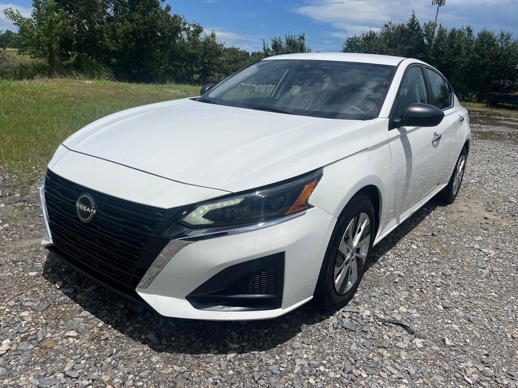 Nissan Altima  2024
