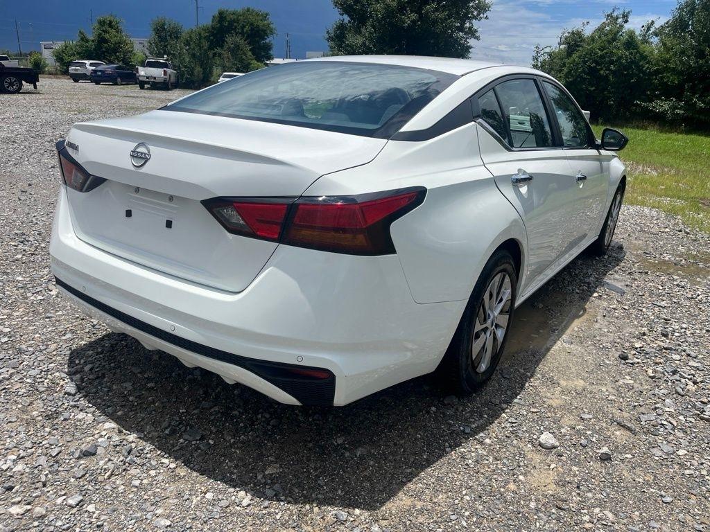 Nissan Altima  2024