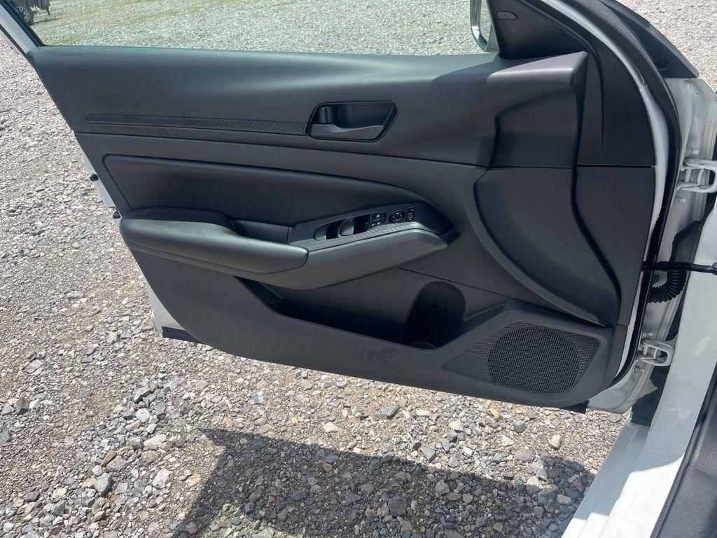 Nissan Altima  2024