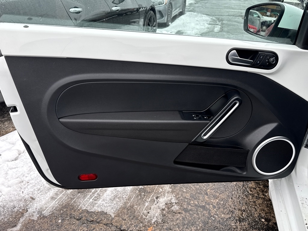 Volkswagen Beetle 1.8T PZEV Convertible 2015