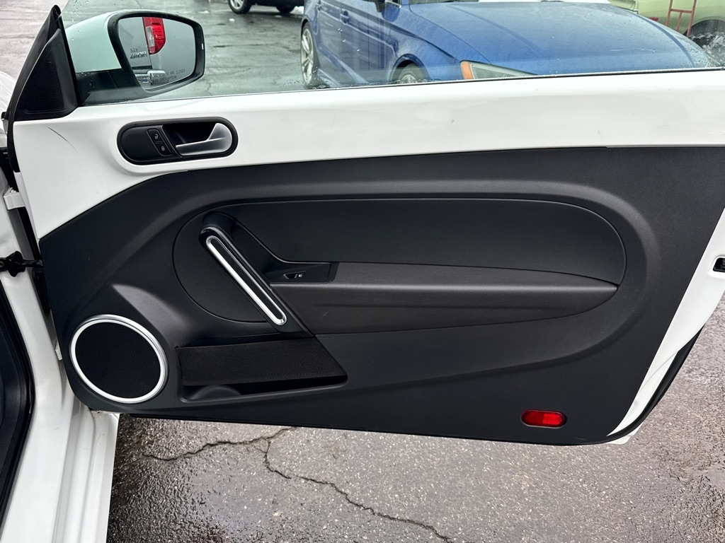 Volkswagen Beetle 1.8T PZEV Convertible 2015