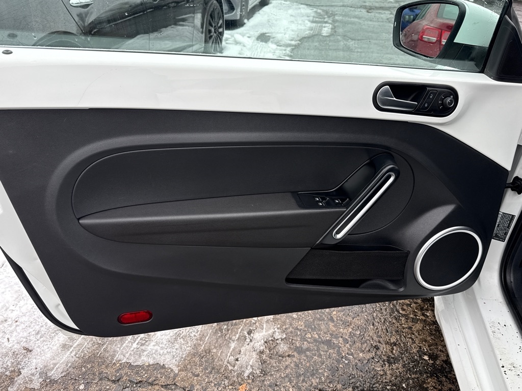 Volkswagen Beetle 1.8T PZEV Convertible 2015