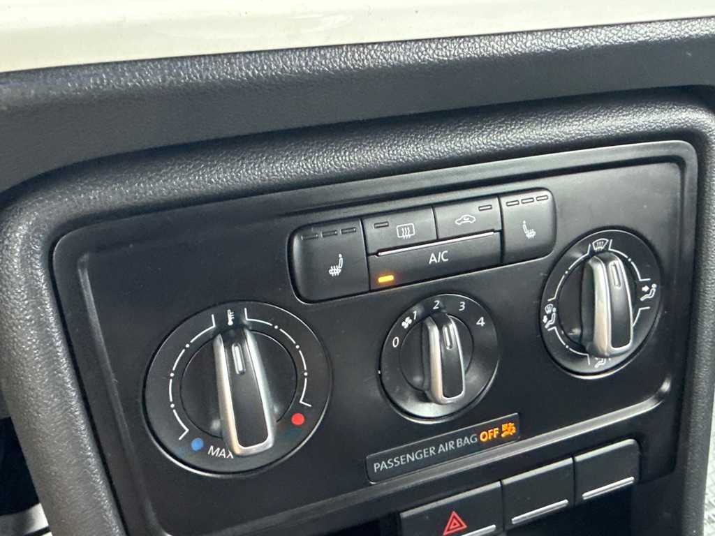 Volkswagen Beetle 1.8T PZEV Convertible 2015