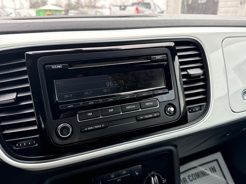 Volkswagen Beetle 1.8T PZEV Convertible 2015