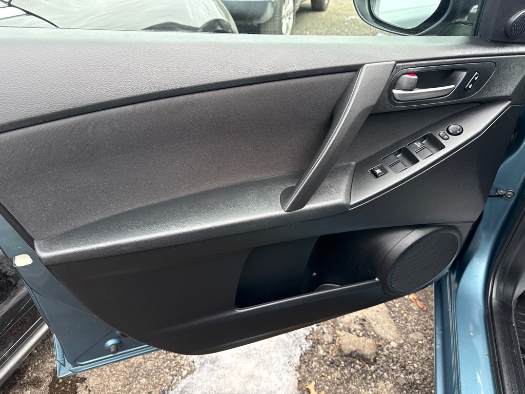 Mazda MAZDA3 i Touring 4-door 2011