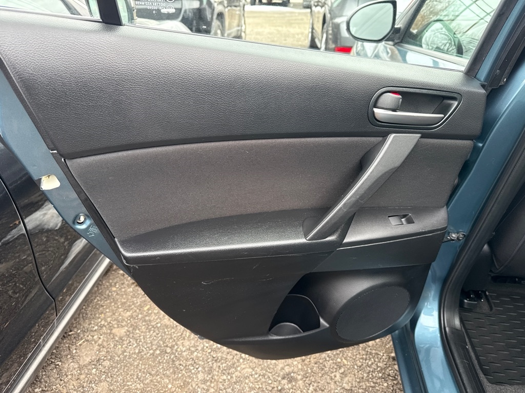 Mazda MAZDA3 i Touring 4-door 2011