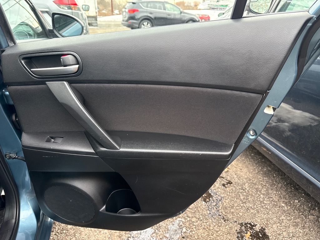 Mazda MAZDA3 i Touring 4-door 2011