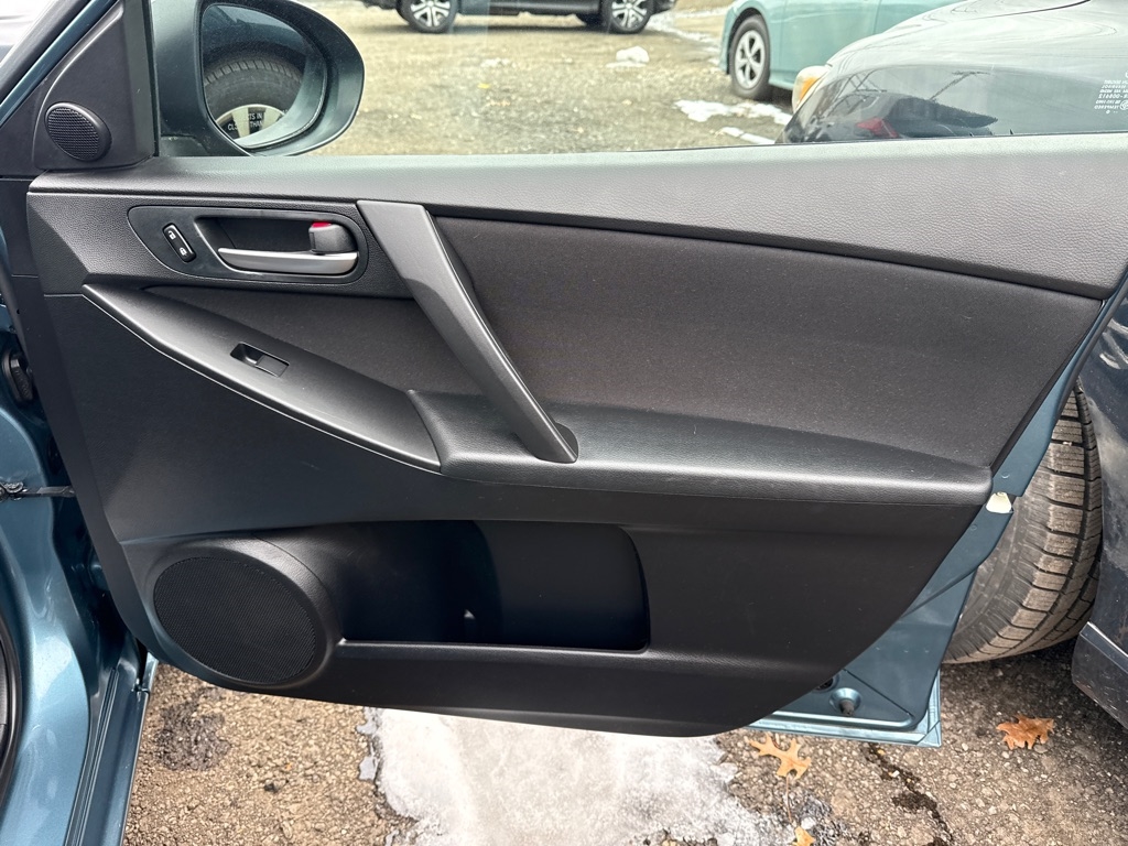 Mazda MAZDA3 i Touring 4-door 2011