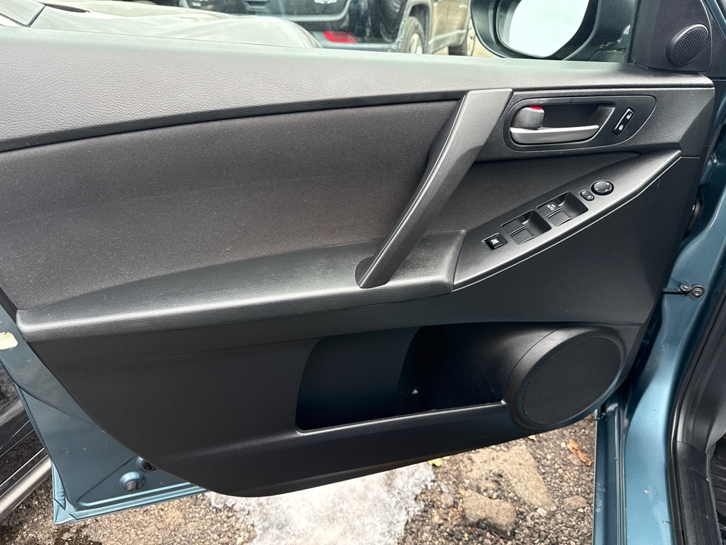 Mazda MAZDA3 i Touring 4-door 2011