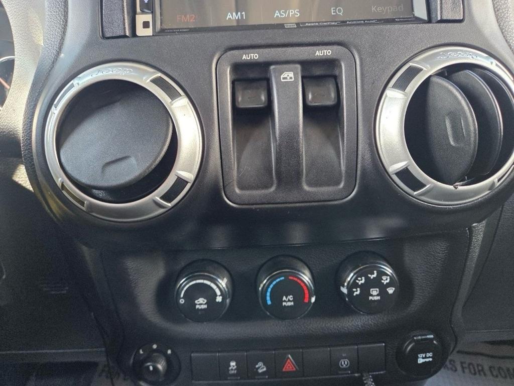 Jeep Wrangler Sahara 4WD 2014