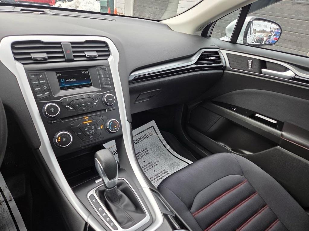 Ford Fusion SE 2015