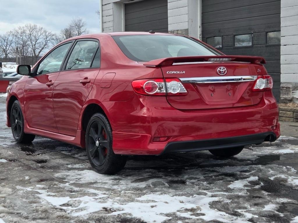 Toyota Corolla S 5-Speed MT 2012