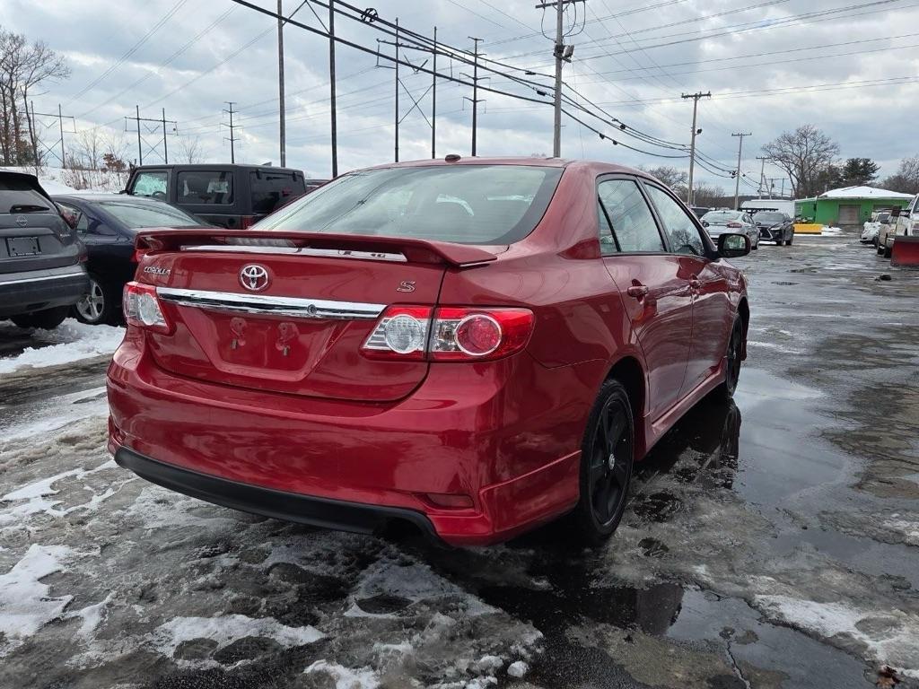 Toyota Corolla S 5-Speed MT 2012