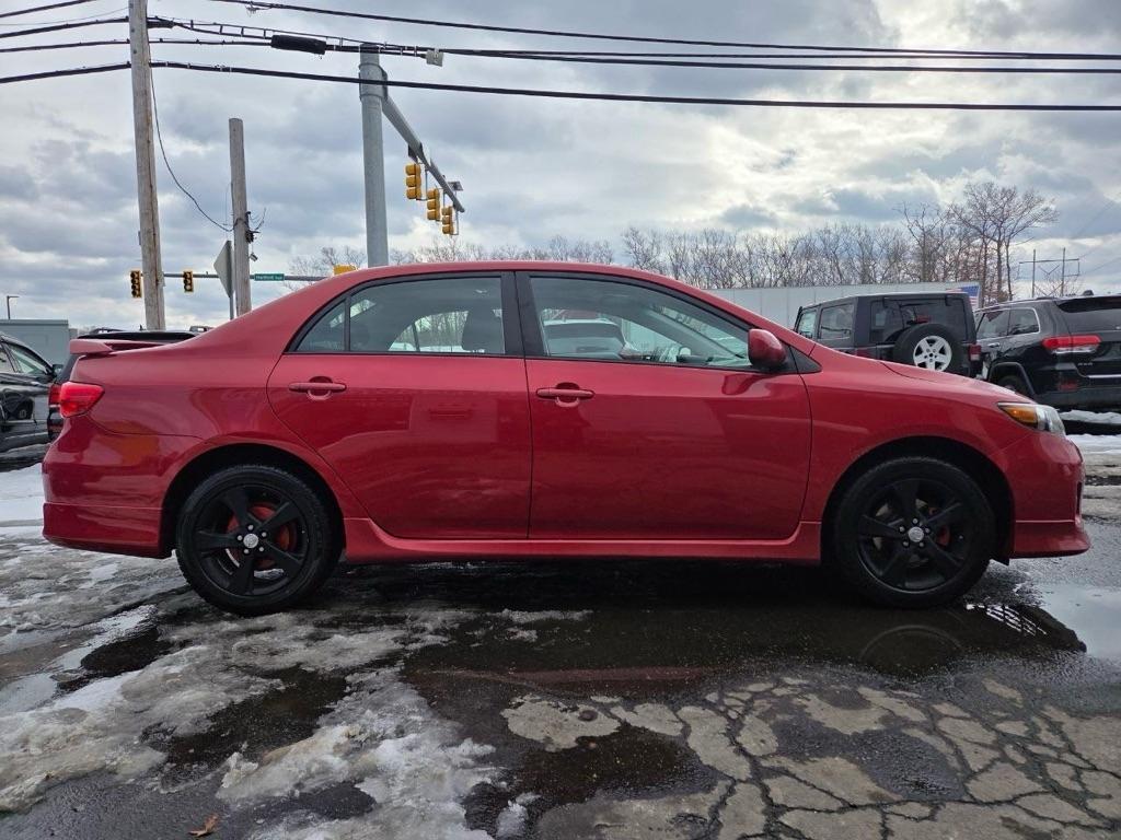 Toyota Corolla S 5-Speed MT 2012