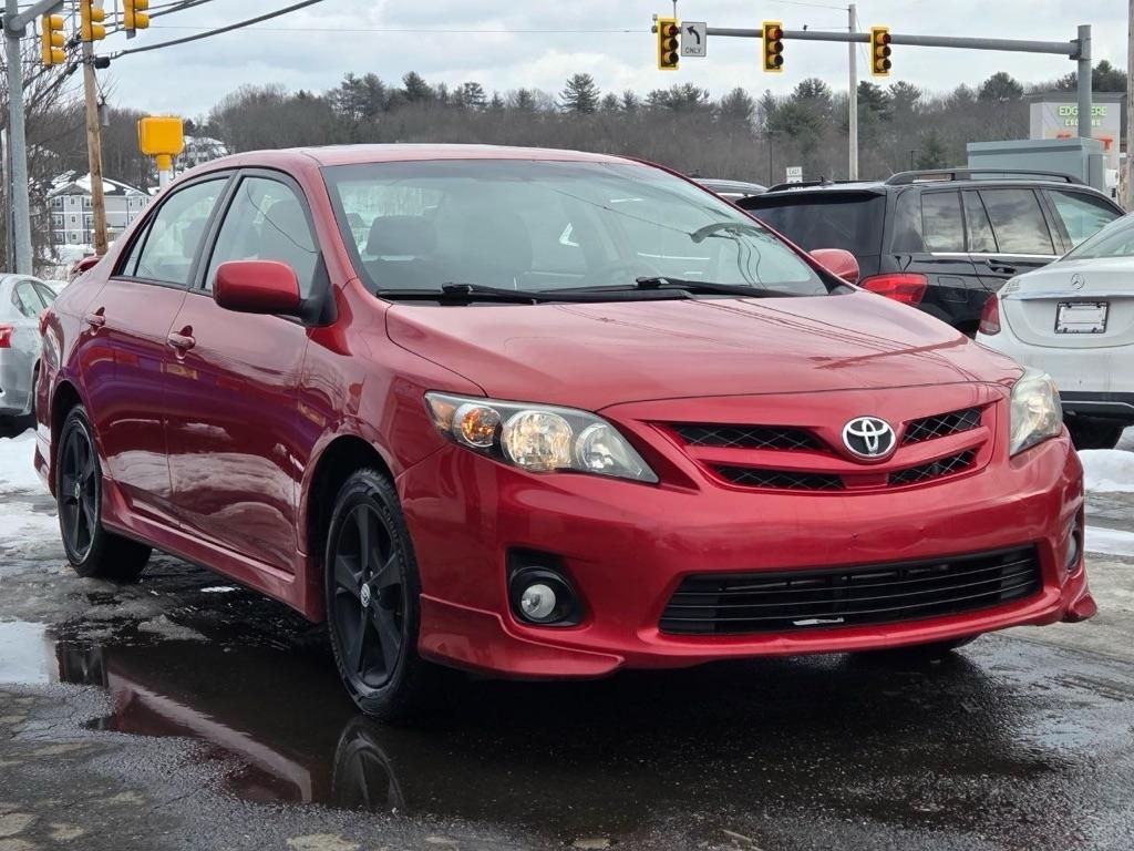 Toyota Corolla S 5-Speed MT 2012
