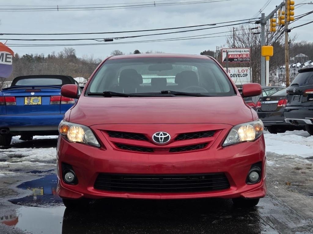 Toyota Corolla S 5-Speed MT 2012