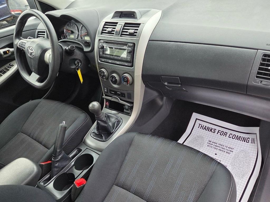 Toyota Corolla S 5-Speed MT 2012